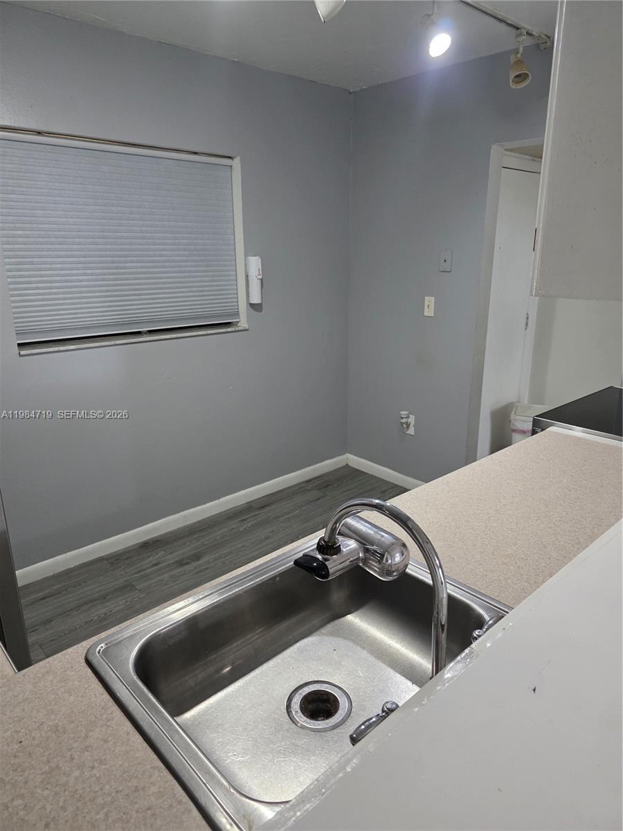 THE HORIZONS CONDO #5 - Residential