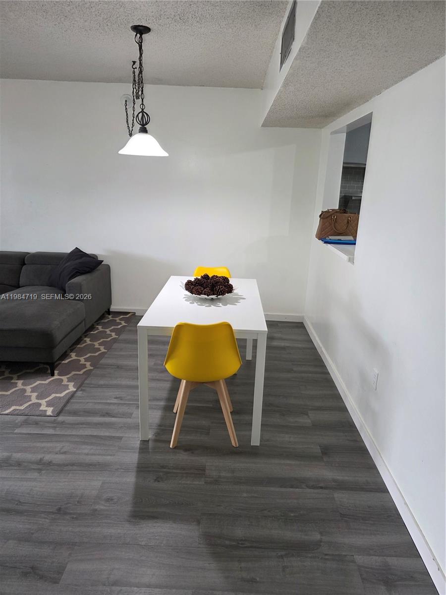 THE HORIZONS CONDO #5 - Residential