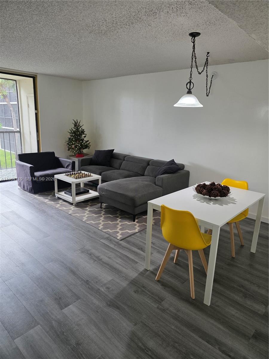 THE HORIZONS CONDO #5 - Residential