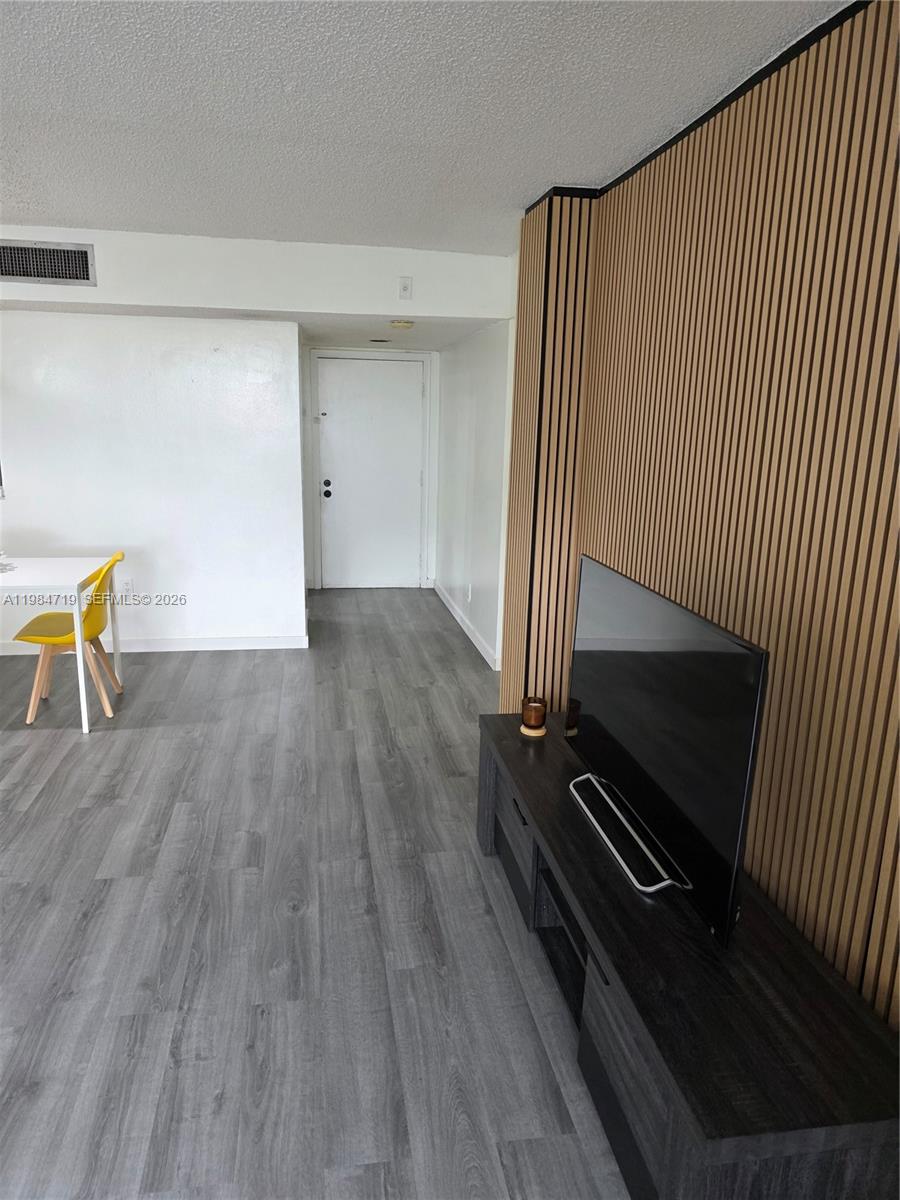 THE HORIZONS CONDO #5 - Residential