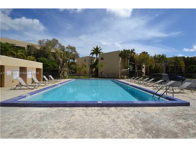 THE HORIZONS CONDO #5 - Residential