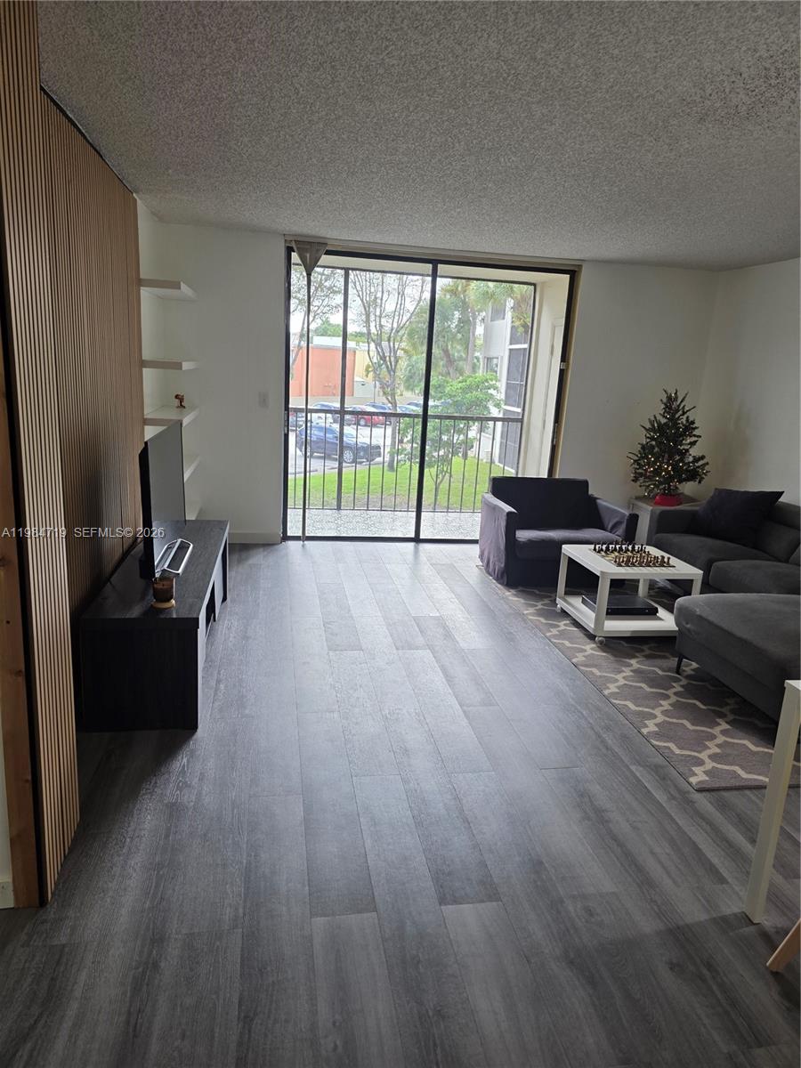 THE HORIZONS CONDO #5 - Residential