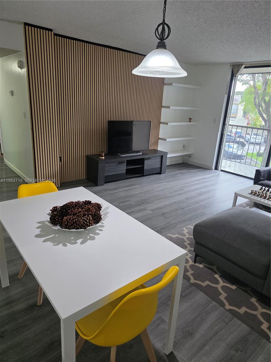 THE HORIZONS CONDO #5 - Residential