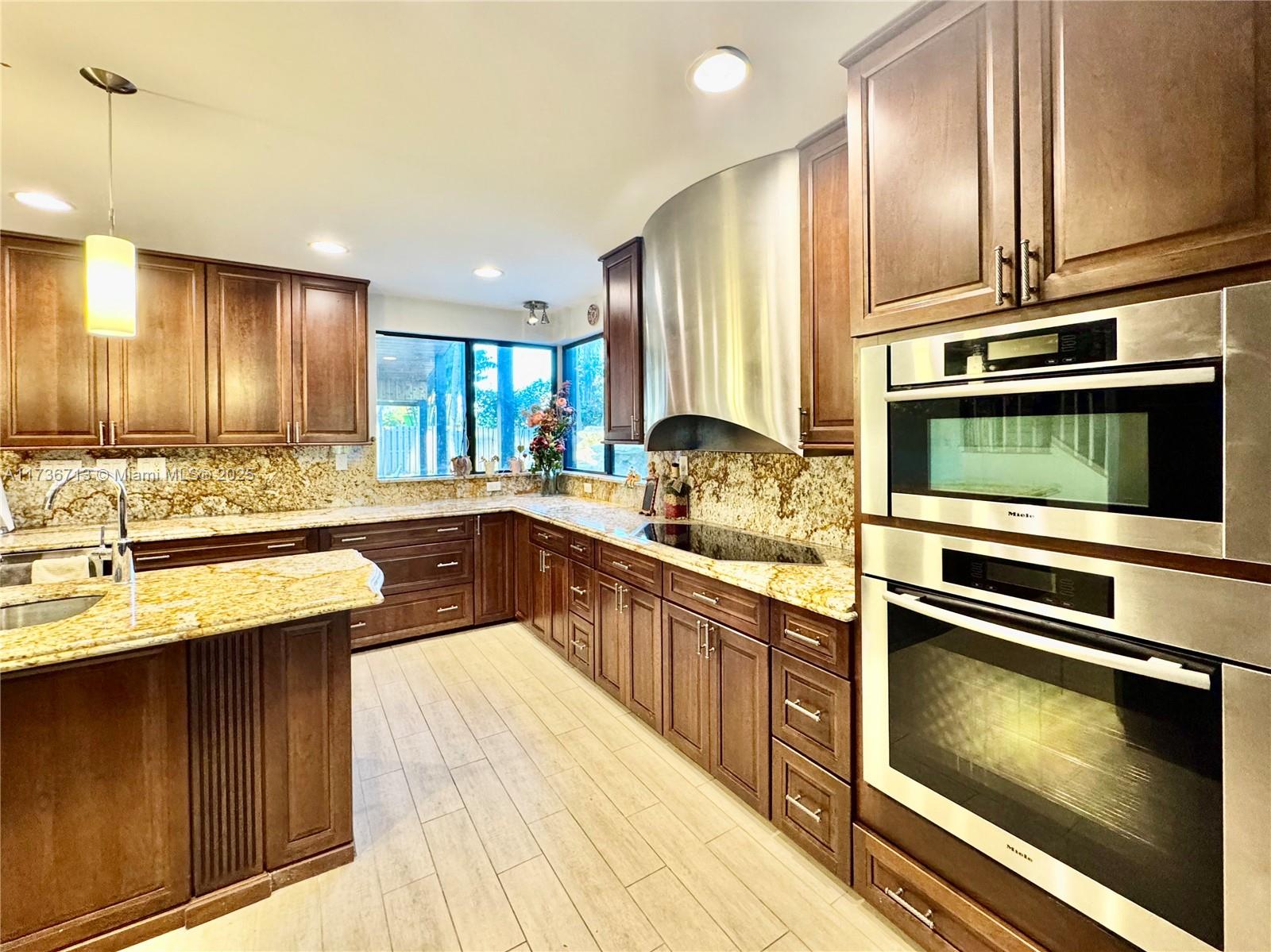 LAKEVIEW - Residential