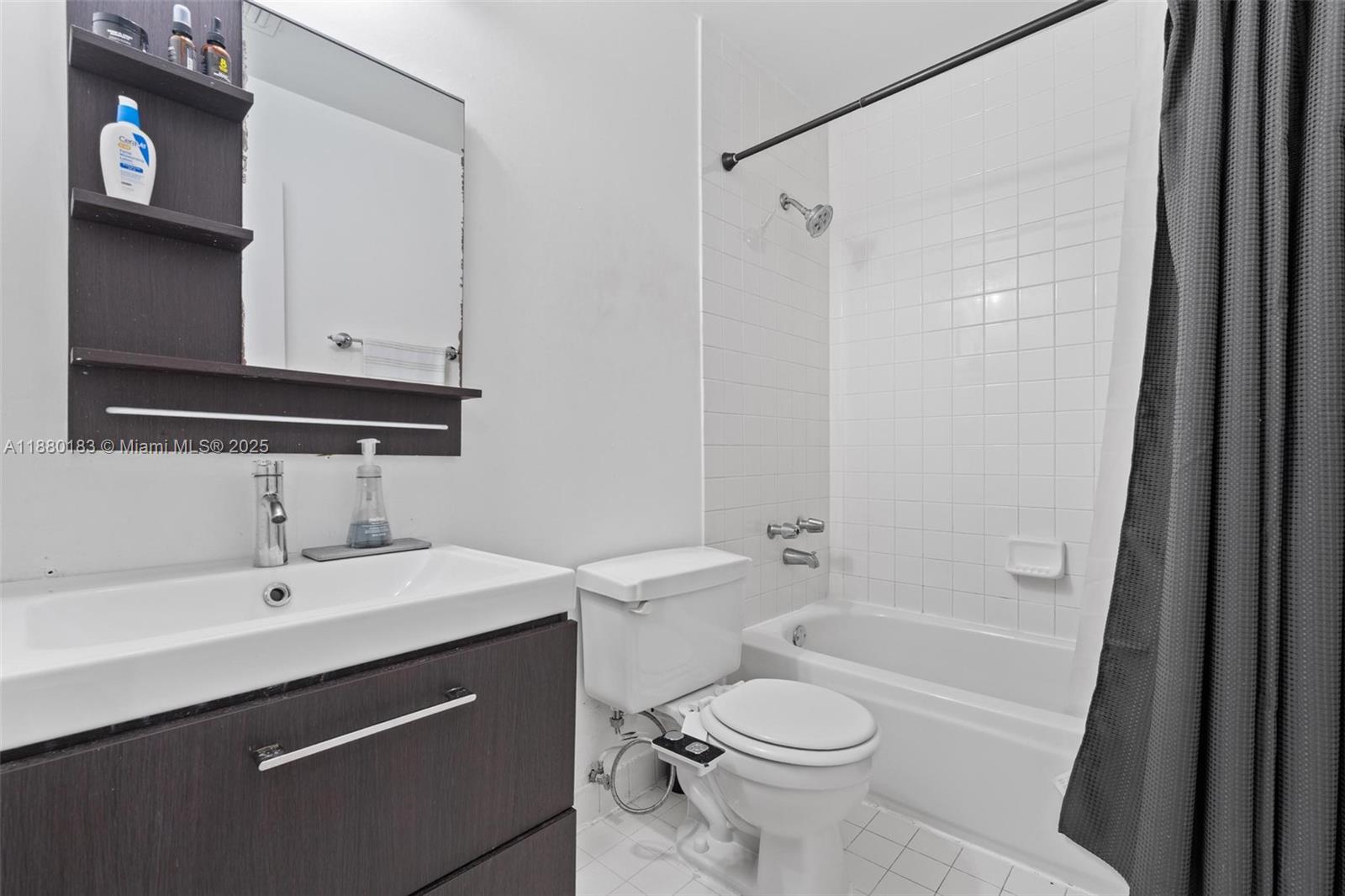 PASEO REAL CONDO - Residential