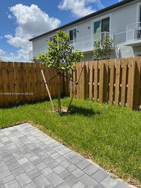 MIAMI LAND & DEVELOPMENT - Residential Lease