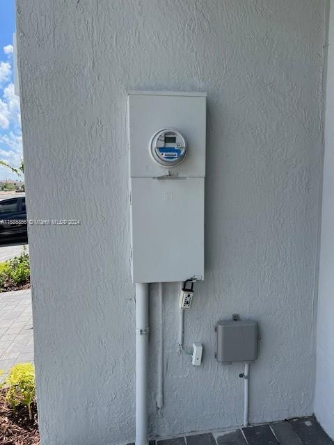MIAMI LAND & DEVELOPMENT - Residential Lease