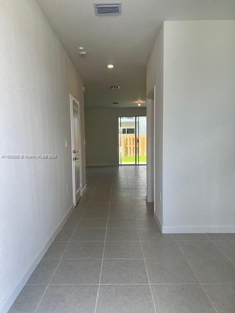 MIAMI LAND & DEVELOPMENT - Residential Lease