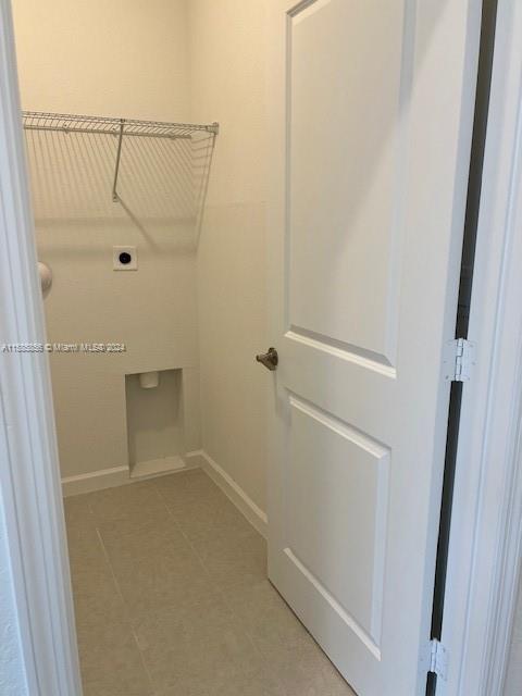 MIAMI LAND & DEVELOPMENT - Residential Lease