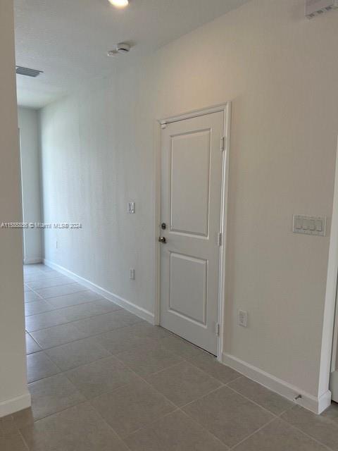 MIAMI LAND & DEVELOPMENT - Residential Lease