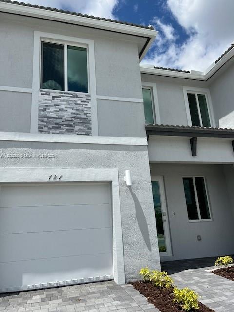 MIAMI LAND & DEVELOPMENT - Residential Lease
