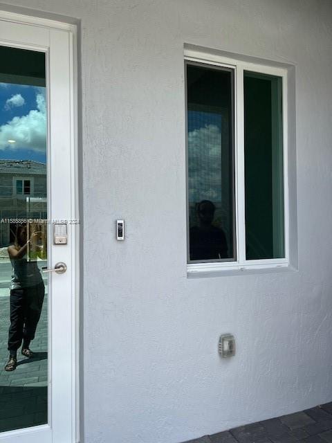 MIAMI LAND & DEVELOPMENT - Residential Lease