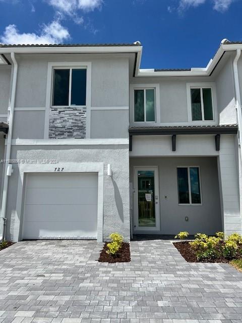 MIAMI LAND & DEVELOPMENT - Residential Lease