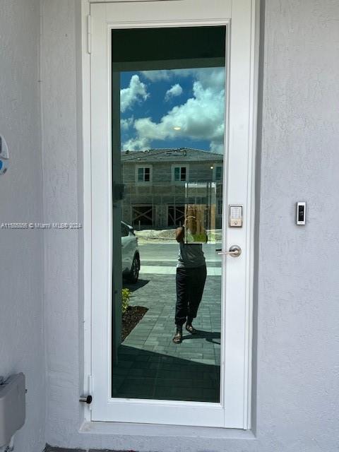 MIAMI LAND & DEVELOPMENT - Residential Lease