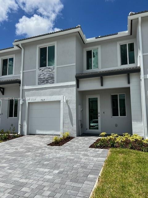 MIAMI LAND & DEVELOPMENT - Residential Lease