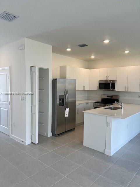MIAMI LAND & DEVELOPMENT - Residential Lease