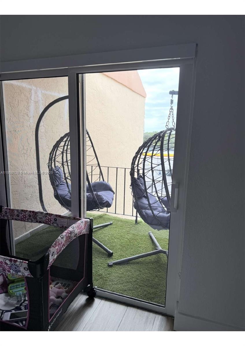 INTERNATIONAL CONDO - Residential Lease