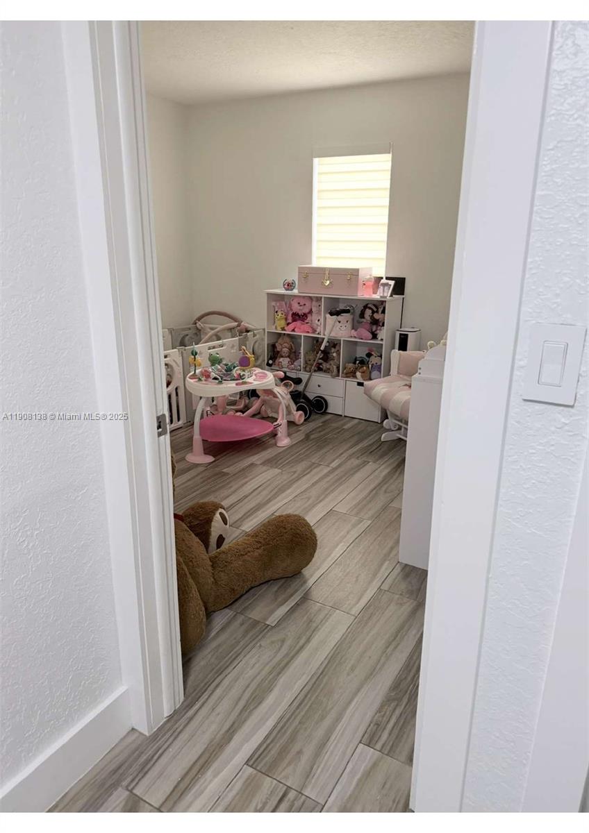 INTERNATIONAL CONDO - Residential Lease