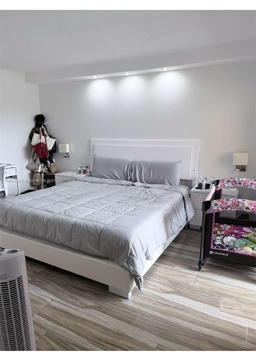 INTERNATIONAL CONDO - Residential Lease