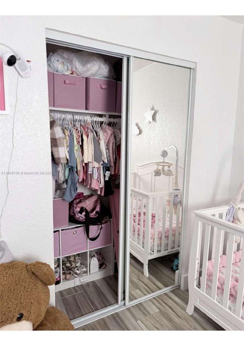 INTERNATIONAL CONDO - Residential Lease