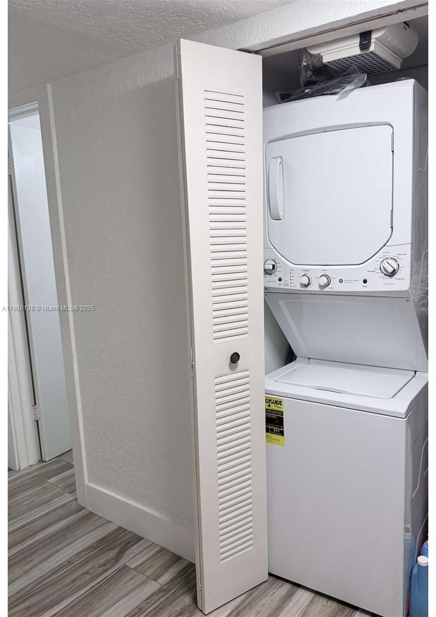 INTERNATIONAL CONDO - Residential Lease