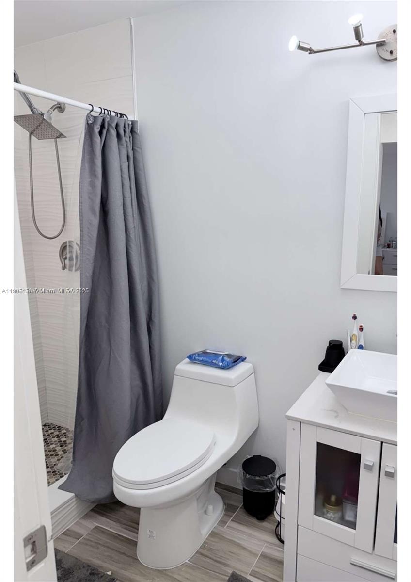 INTERNATIONAL CONDO - Residential Lease