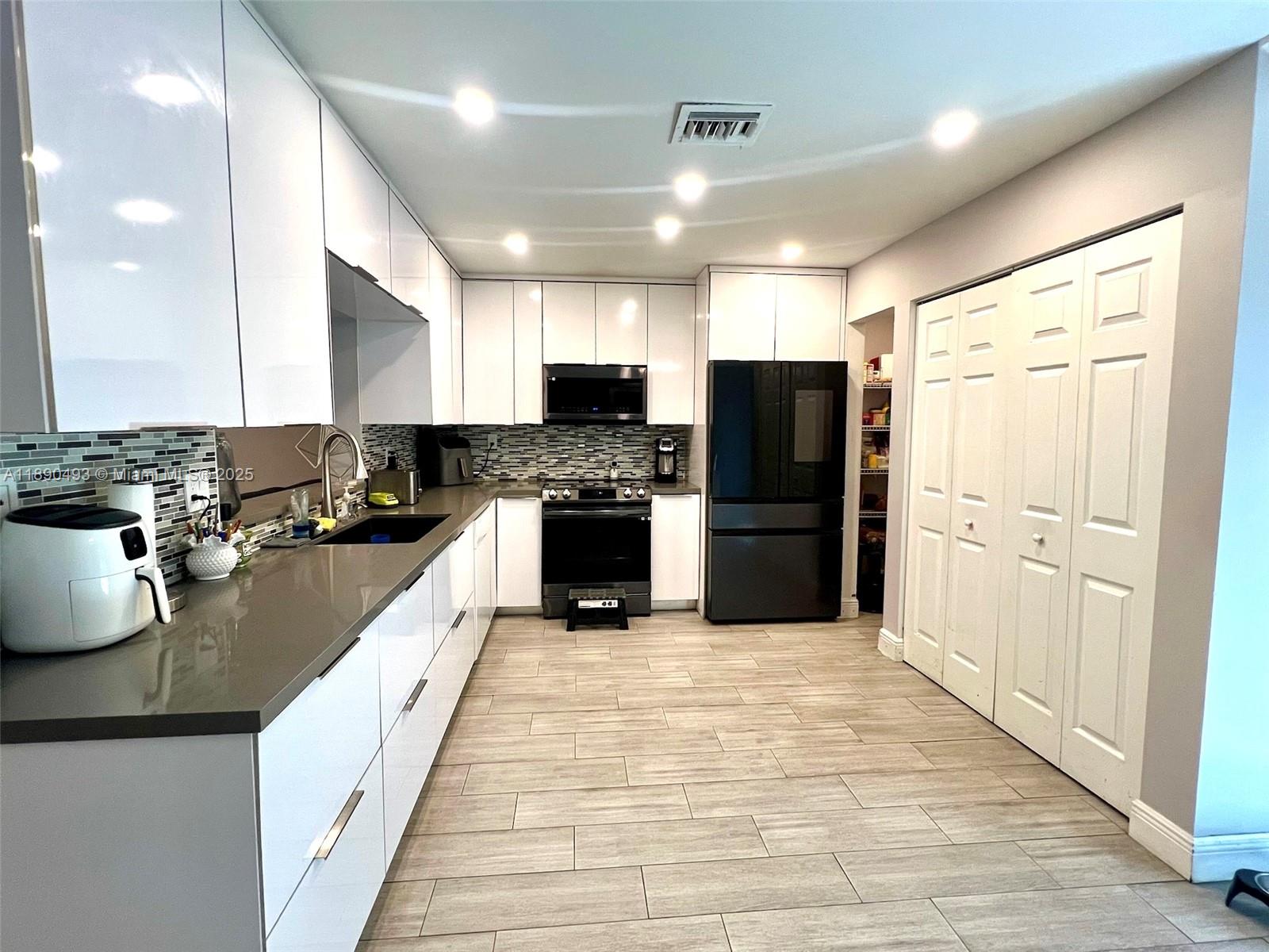 TWIN FOUNTAINS REPLAT - Residential