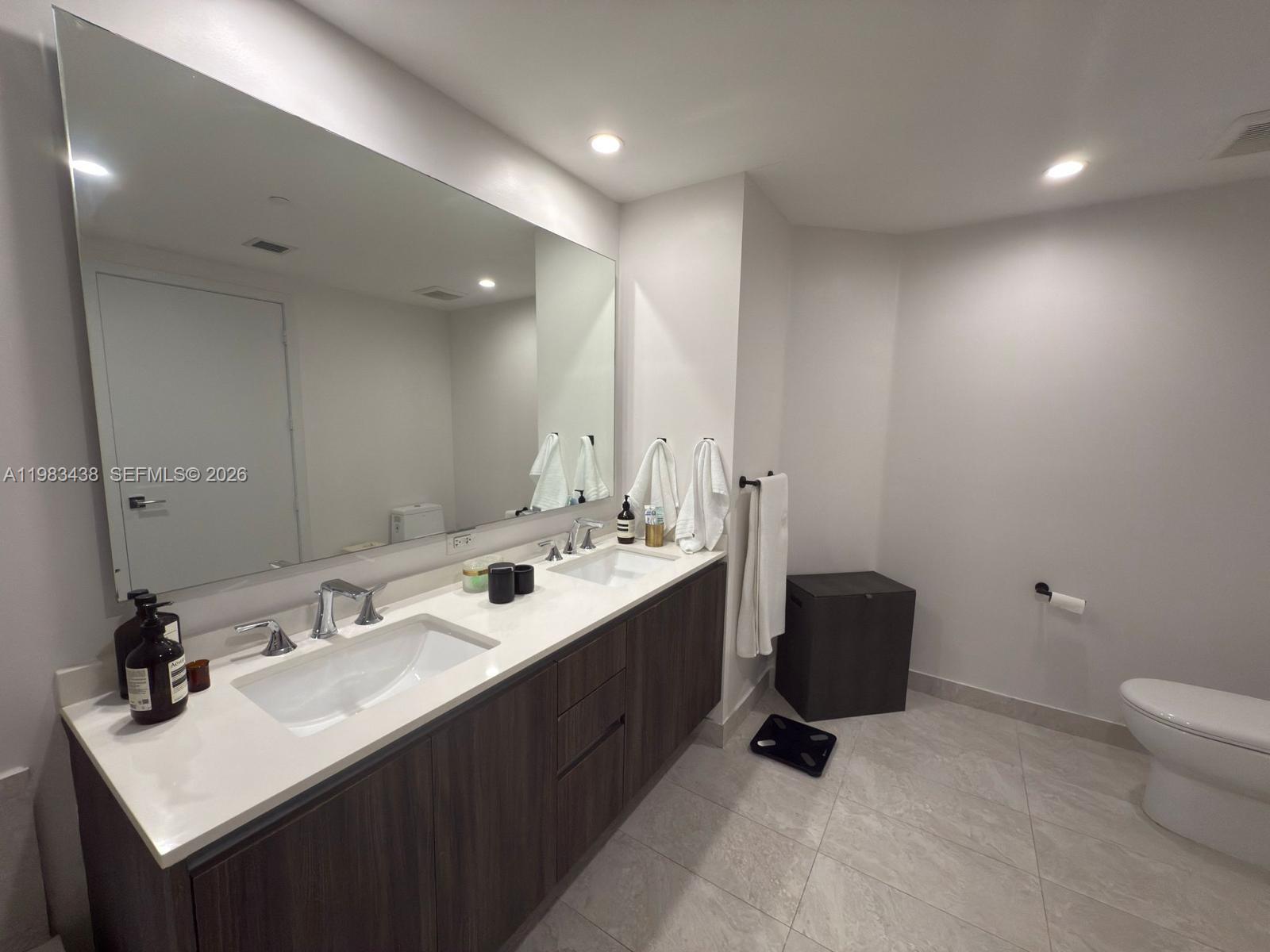 ARIA ON THE BAY CONDO - Residential Lease