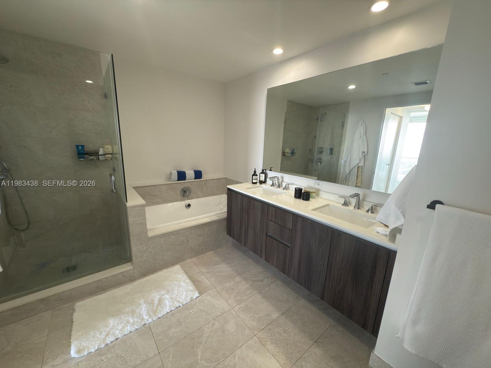 ARIA ON THE BAY CONDO - Residential Lease