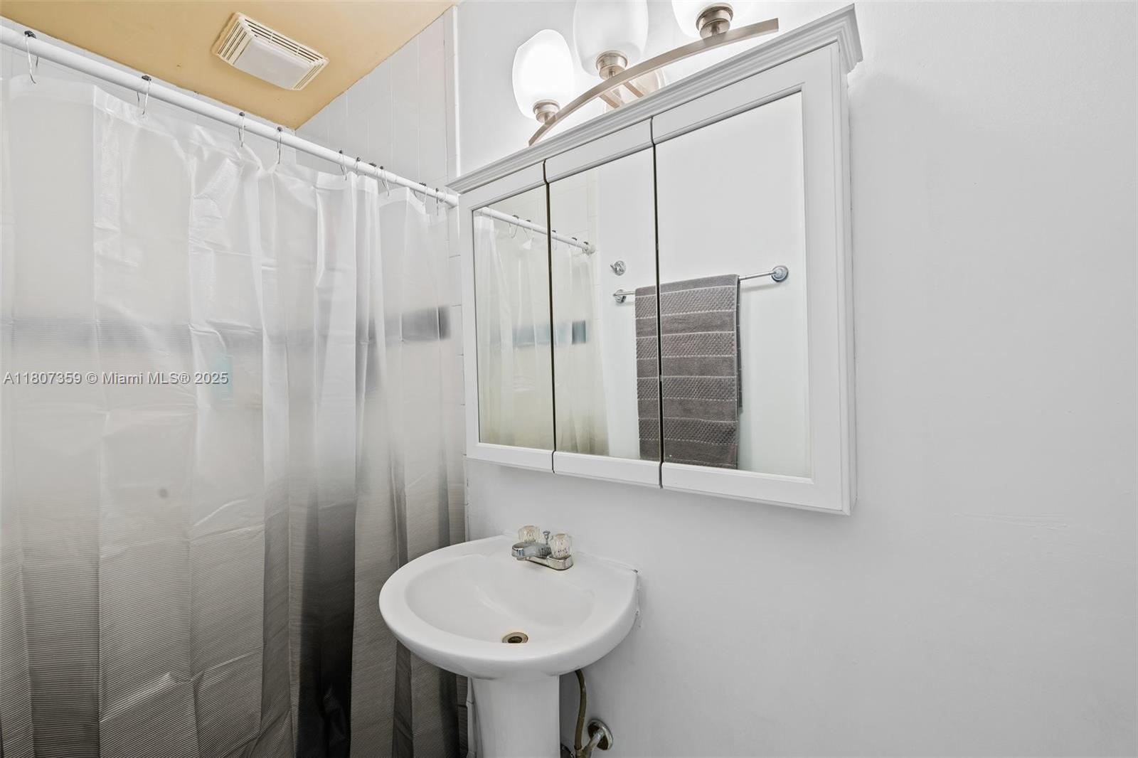 CRESTHAVEN NO 3 - Residential