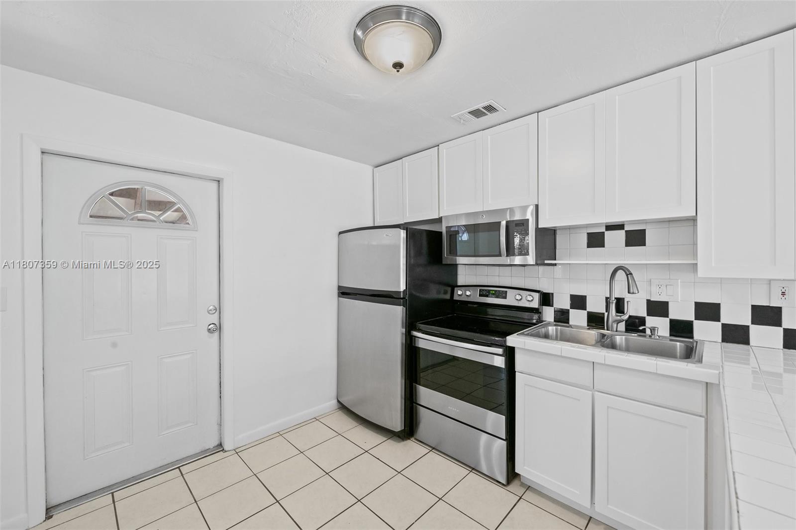 1625 NE 29TH ST