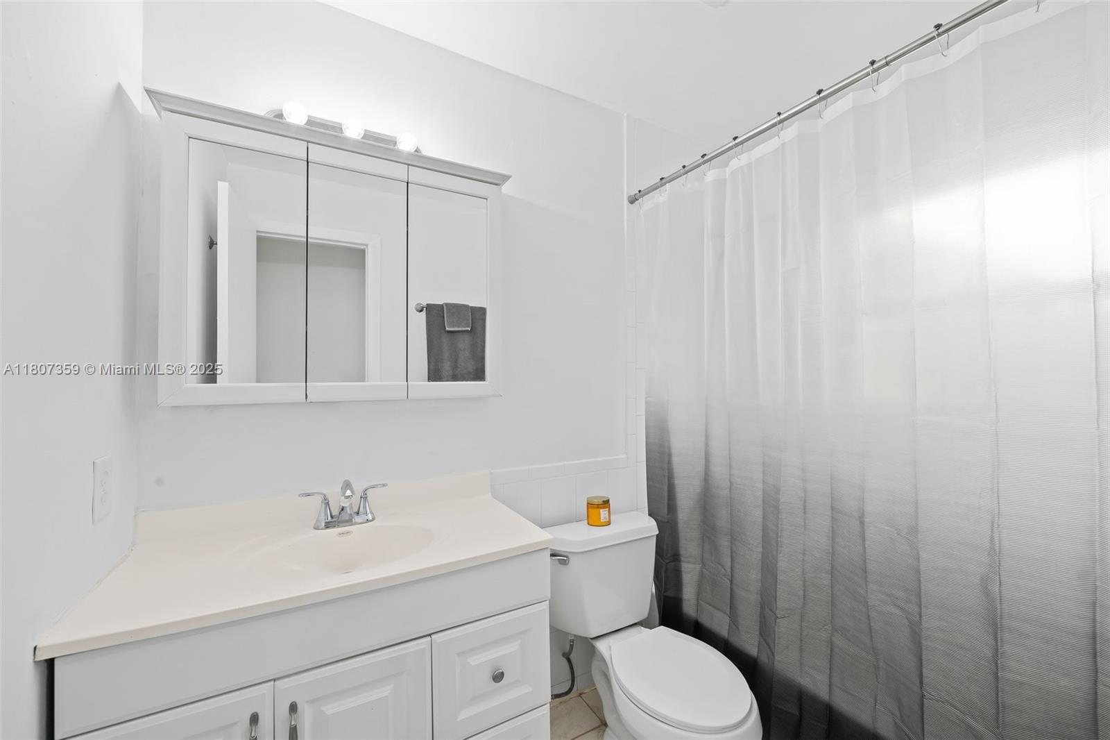 CRESTHAVEN NO 3 - Residential