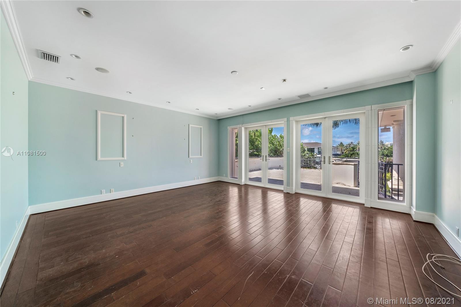 DEL LAGO ISLE - Residential