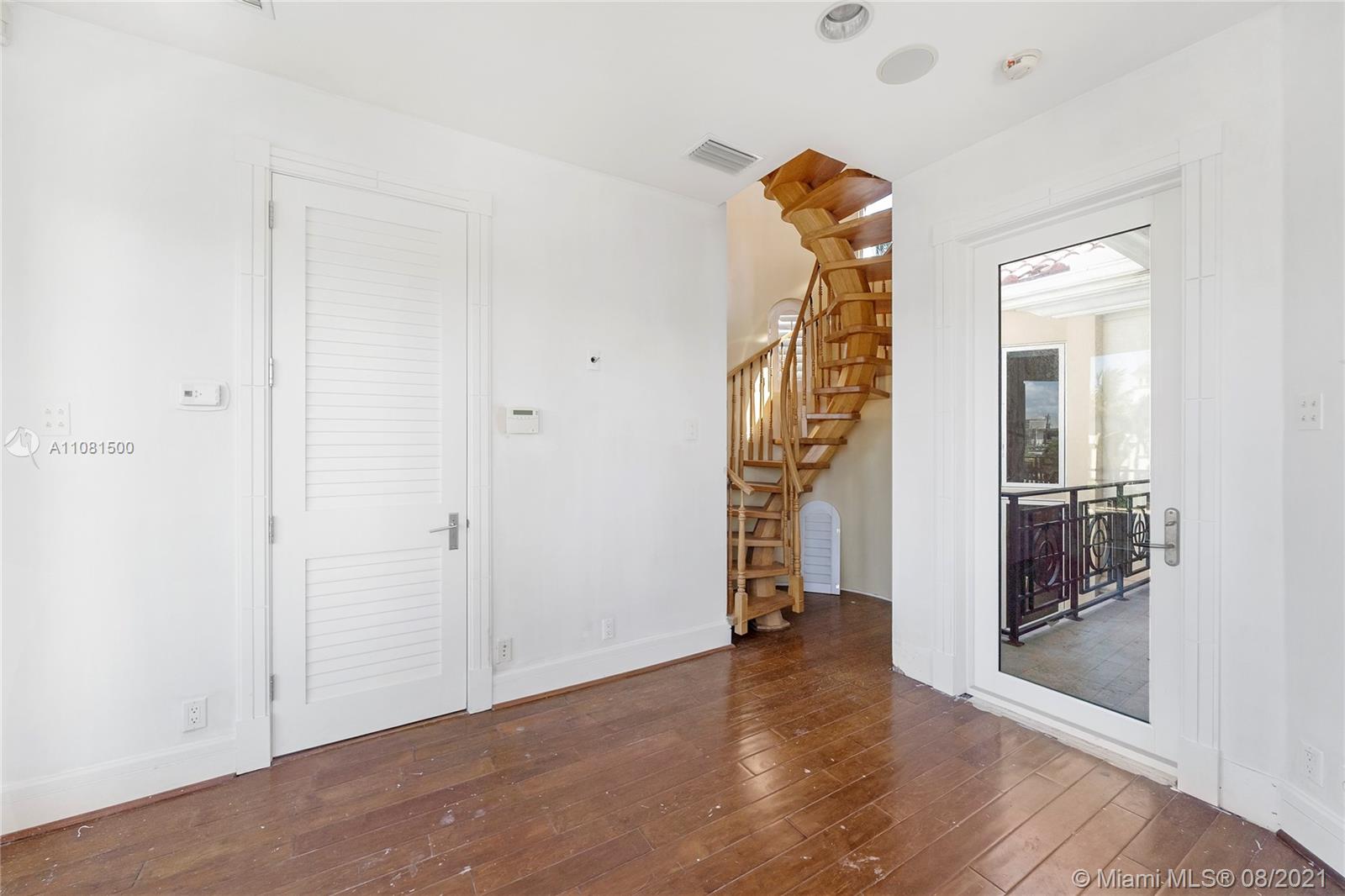 DEL LAGO ISLE - Residential