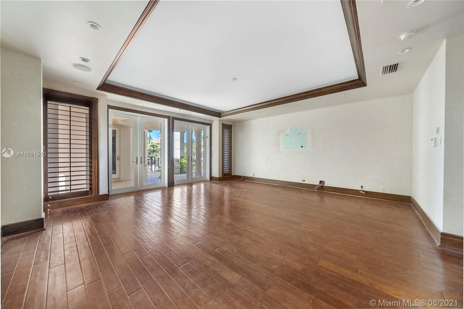 DEL LAGO ISLE - Residential