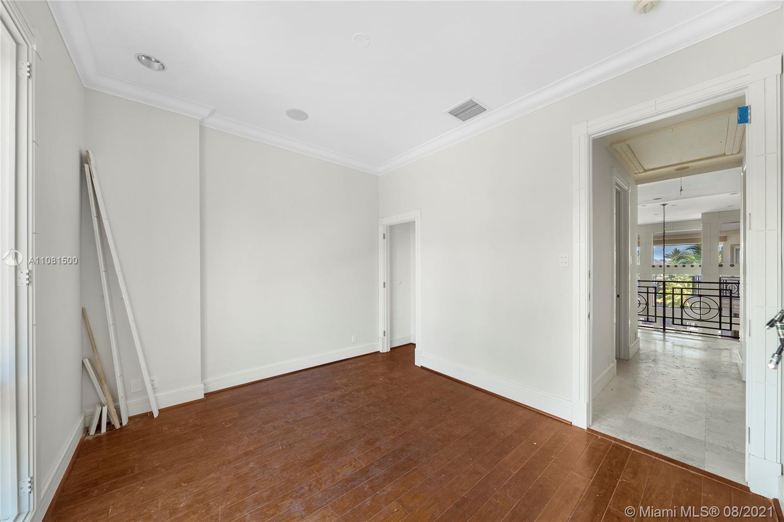 DEL LAGO ISLE - Residential