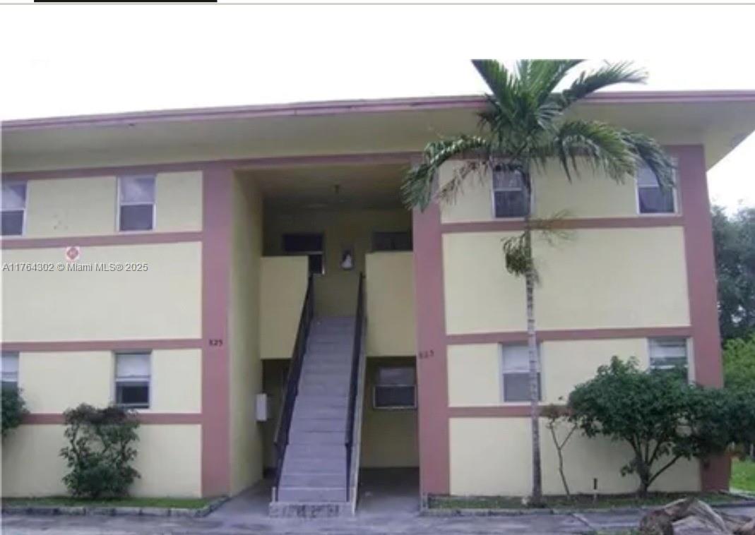 Rental Property at 825 Sw 10th St D, Hallandale Beach, Broward County, Florida - Bedrooms: 2 
Bathrooms: 2  - $2,200 MO.