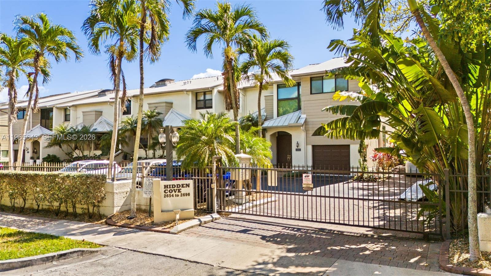 HIDDEN COVE TOWNHOUSES - Residential