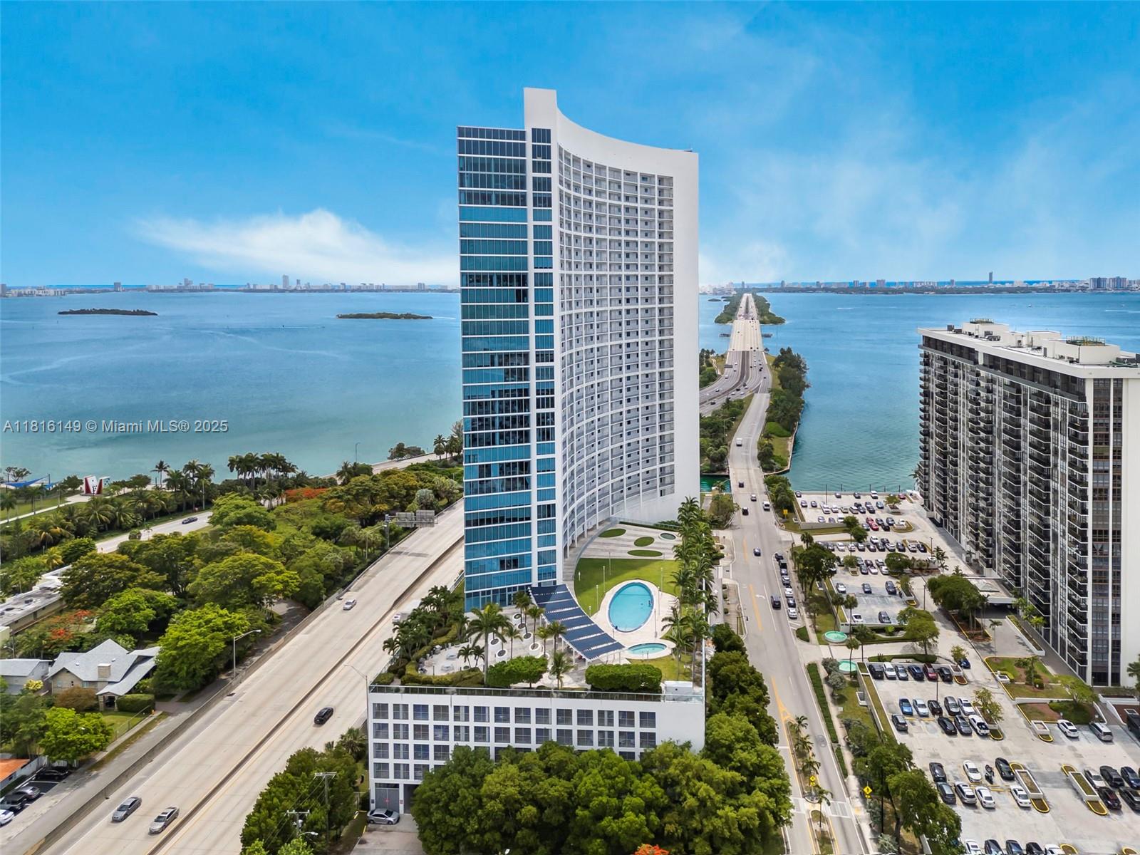 BLUE CONDO - Residential