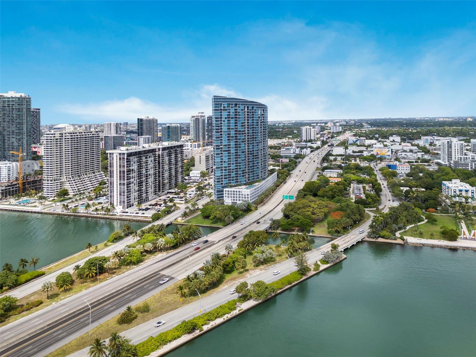 BLUE CONDO - Residential