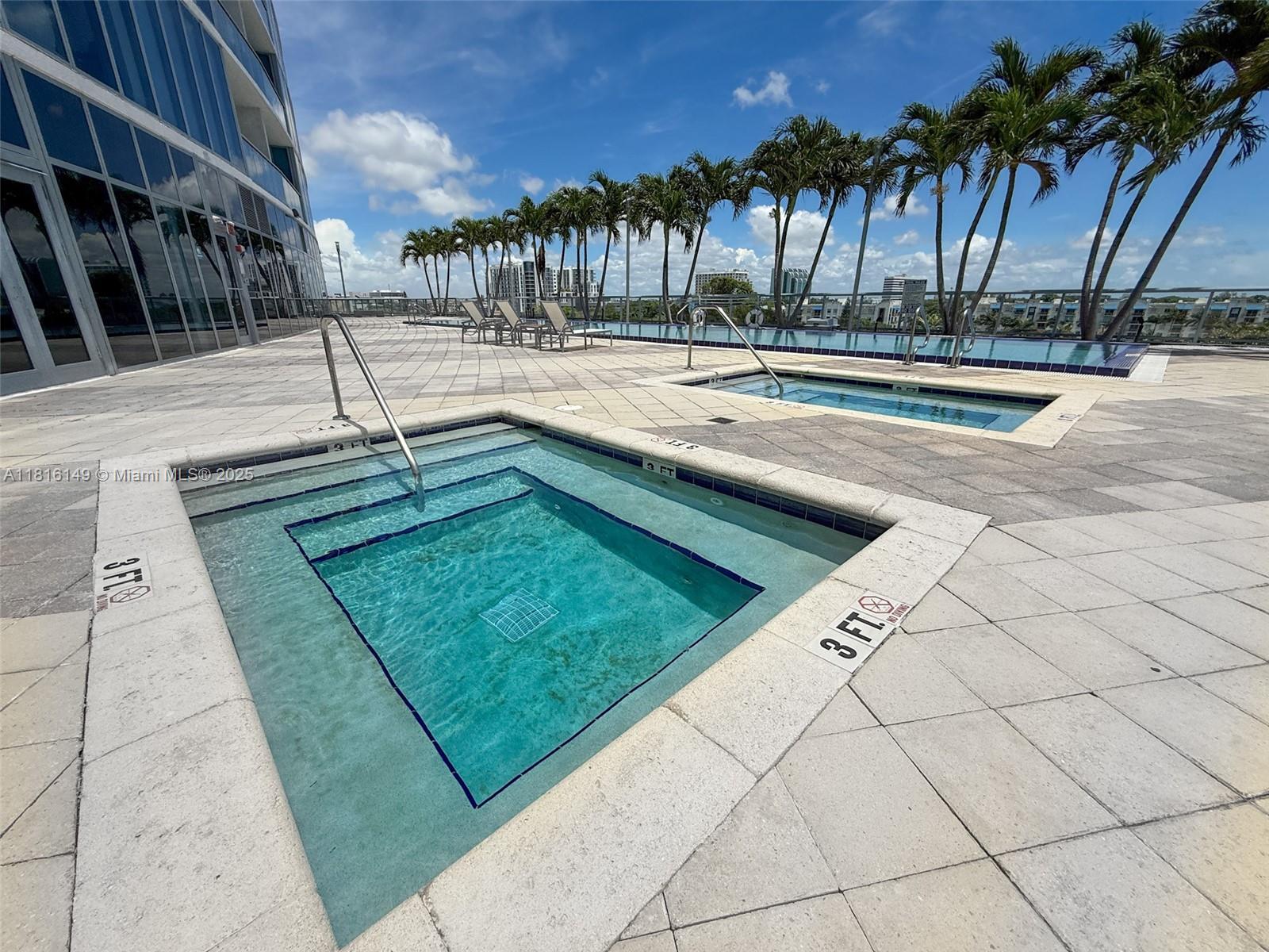 BLUE CONDO - Residential