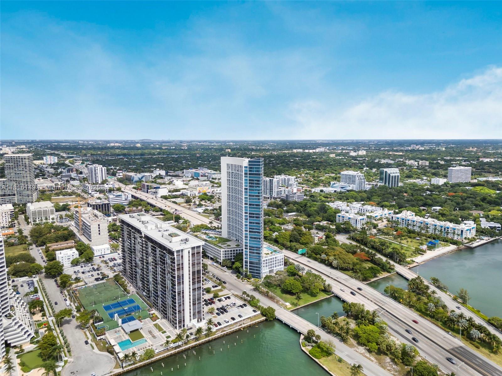 BLUE CONDO - Residential