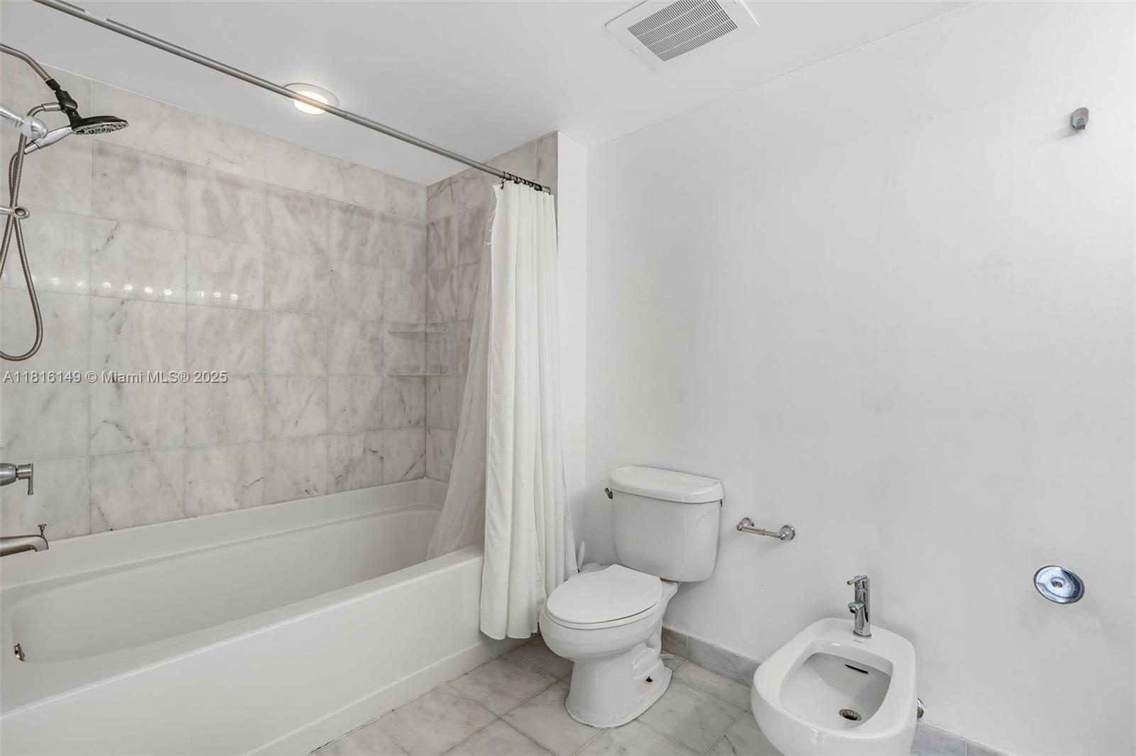 BLUE CONDO - Residential