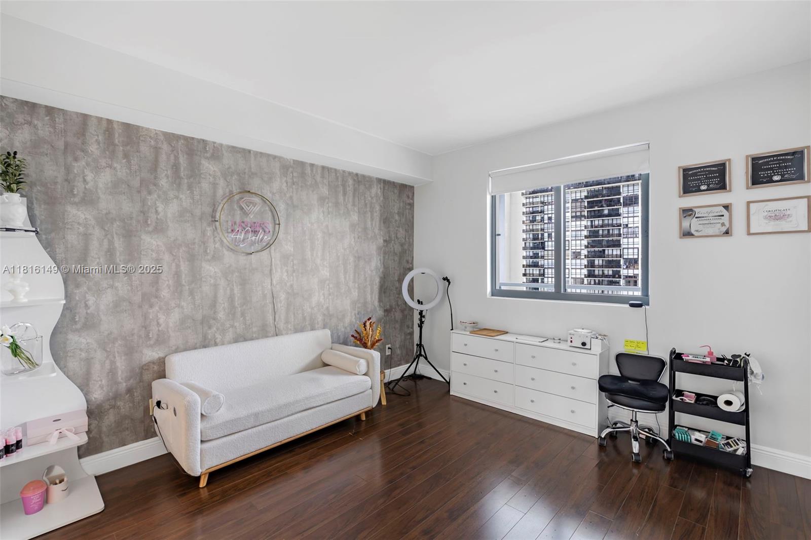 BLUE CONDO - Residential