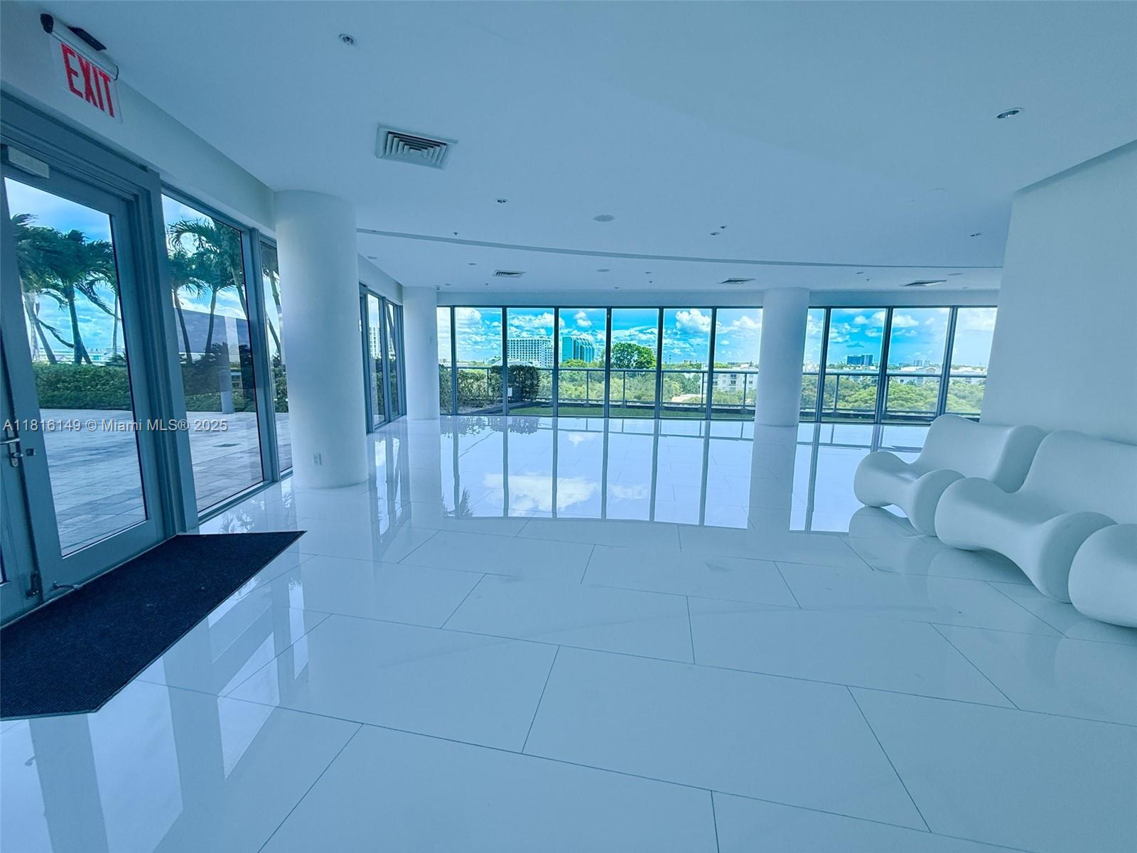 BLUE CONDO - Residential