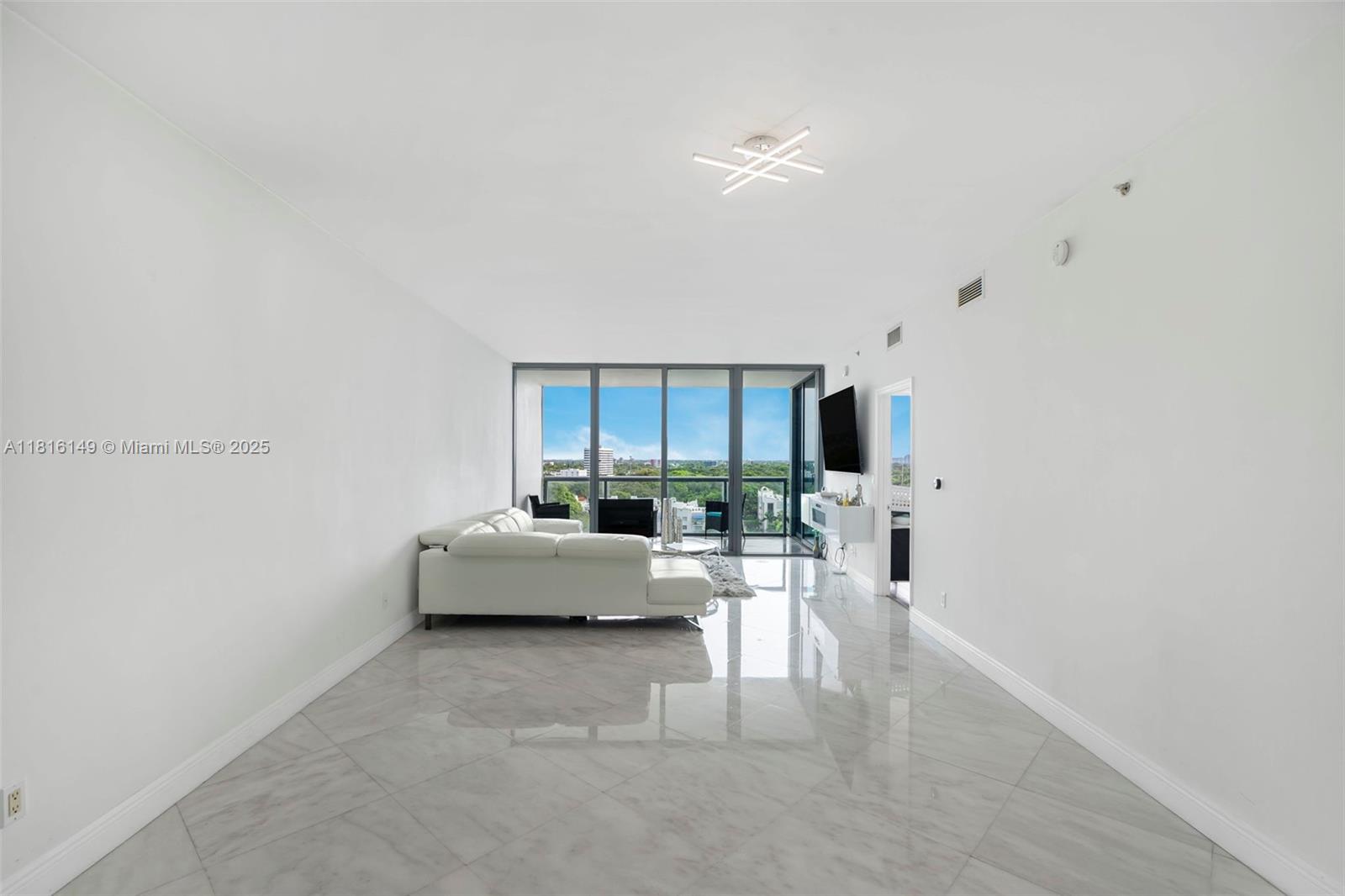 BLUE CONDO - Residential