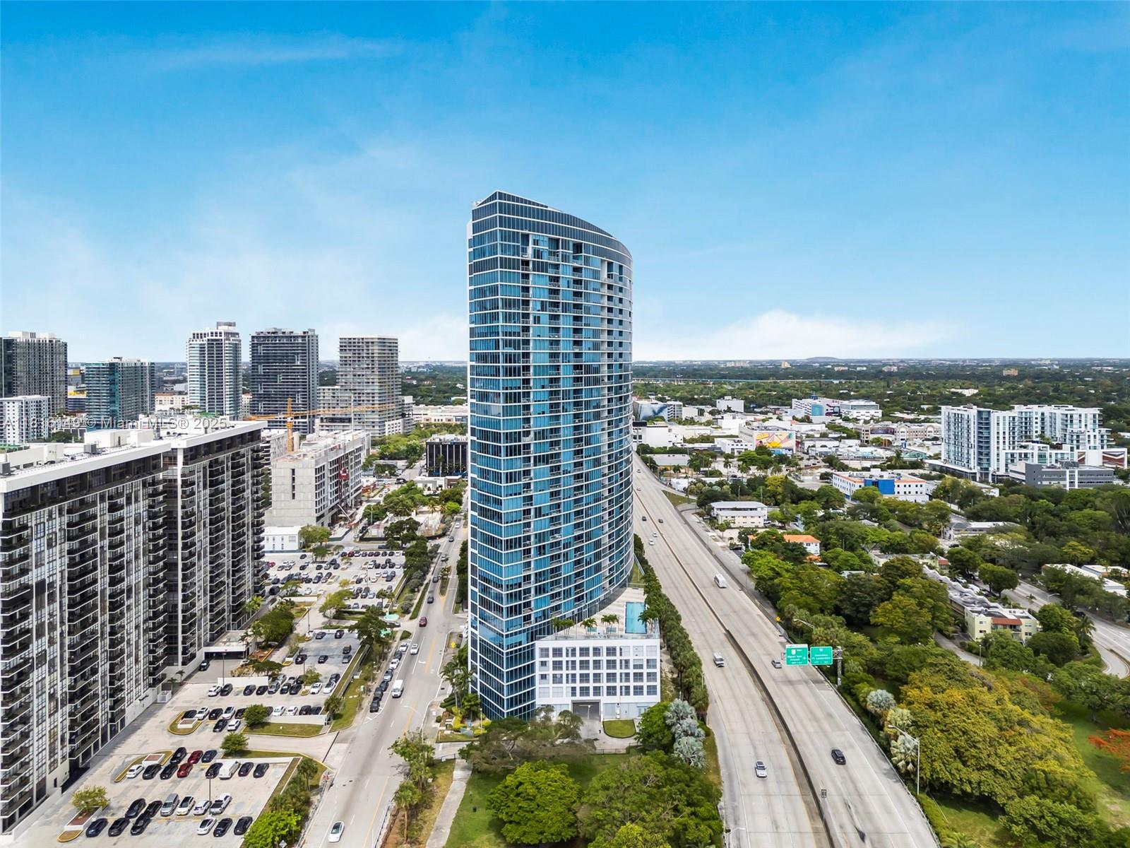 BLUE CONDO - Residential