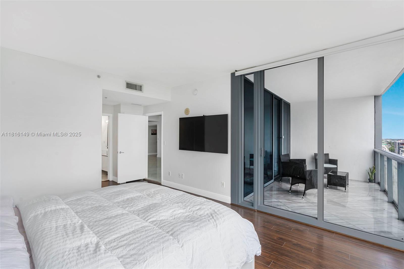 BLUE CONDO - Residential