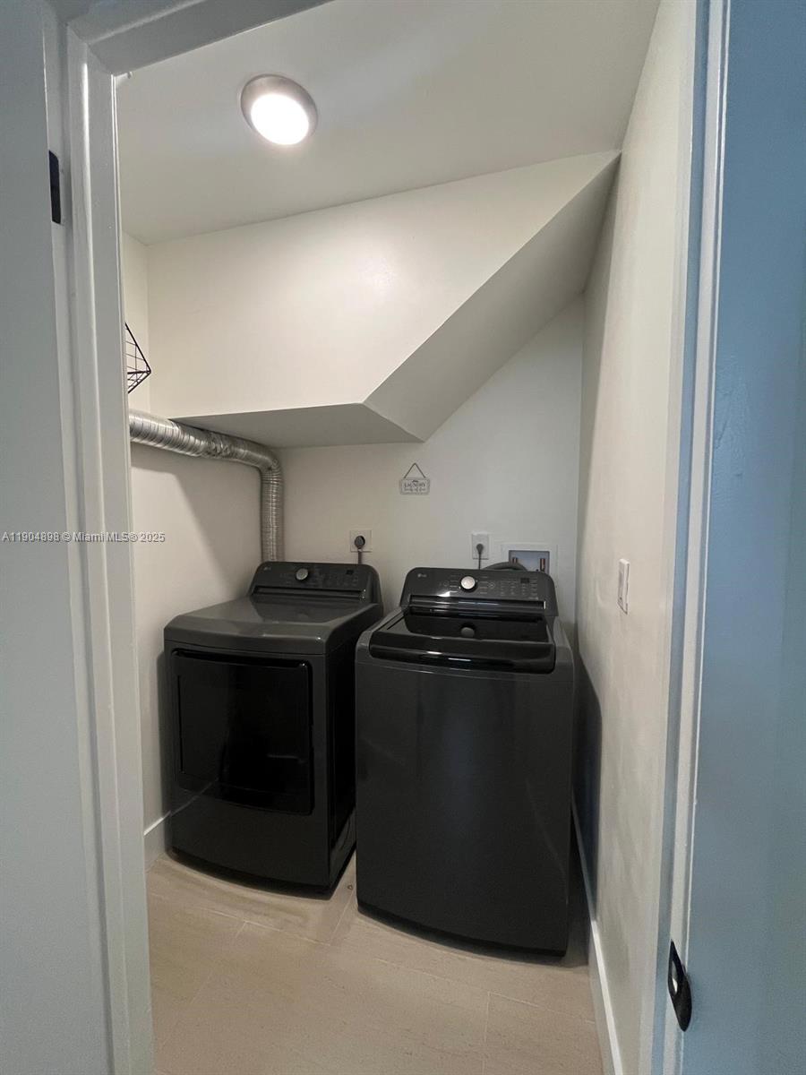 SIENNA VILLAS CONDO - Residential Lease