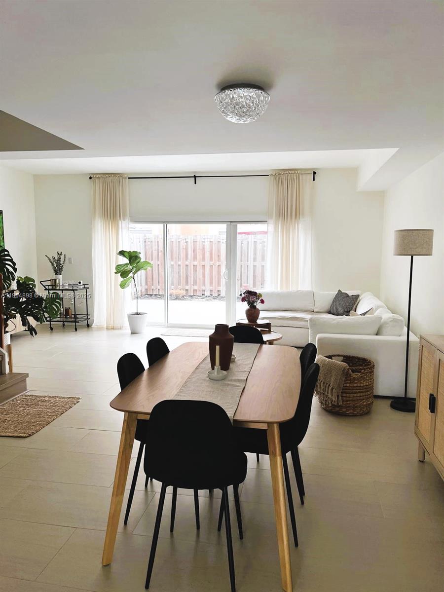 SIENNA VILLAS CONDO - Residential Lease